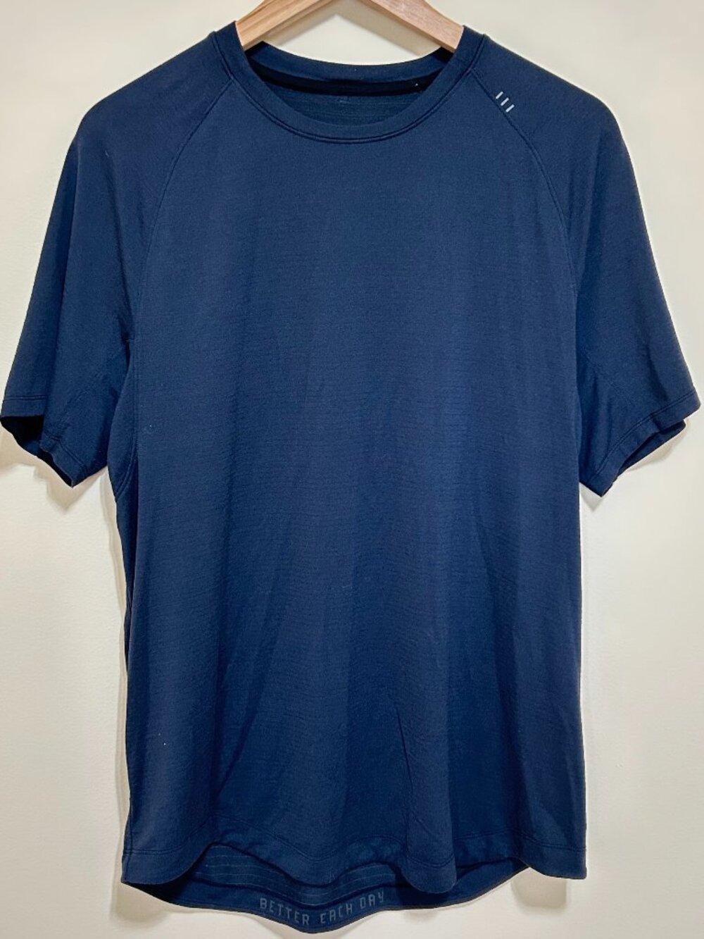 Lululemon Short Sleeve T-Shirt Dark Blue Mens Size M